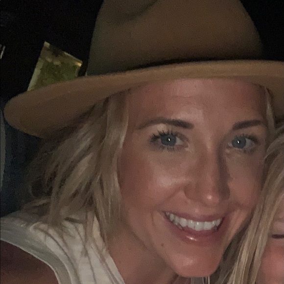 Meet your Posher, Katie - Picture 1 of 1